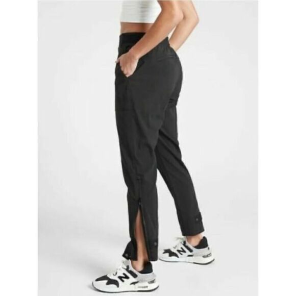 NWT Athleta Trekkie Belted Pant Ankle Zip Ripstop Travel UPF Black Pant Size 8 - Picture 4 of 16